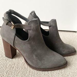 NEW Shoes grey suede size 8 (fits small)